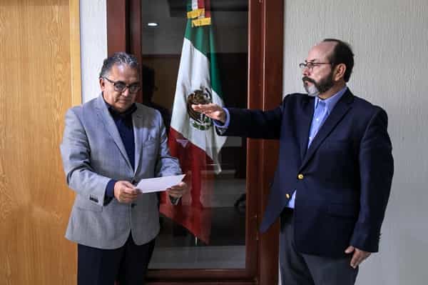 Toma protesta Secretario de Educación a rector de la UTT