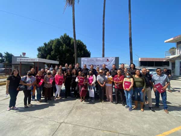 Entrega INDIVI títulos de propiedad a familias de Ensenada