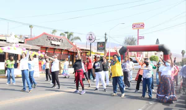 Exitosa participación de los adultos mayores de ensenada en caminata “Muévete con los Abuelos 2022”