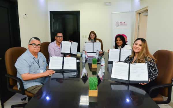 Firma DIF BC convenio con instituto de terapias sistémicas integrativas