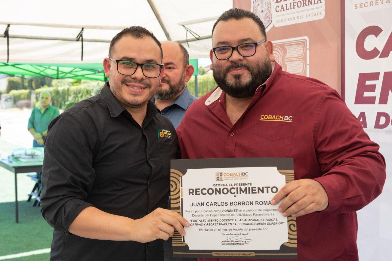 Entrega COBACH BC uniformes deportivos a docentes de actividades preescolares