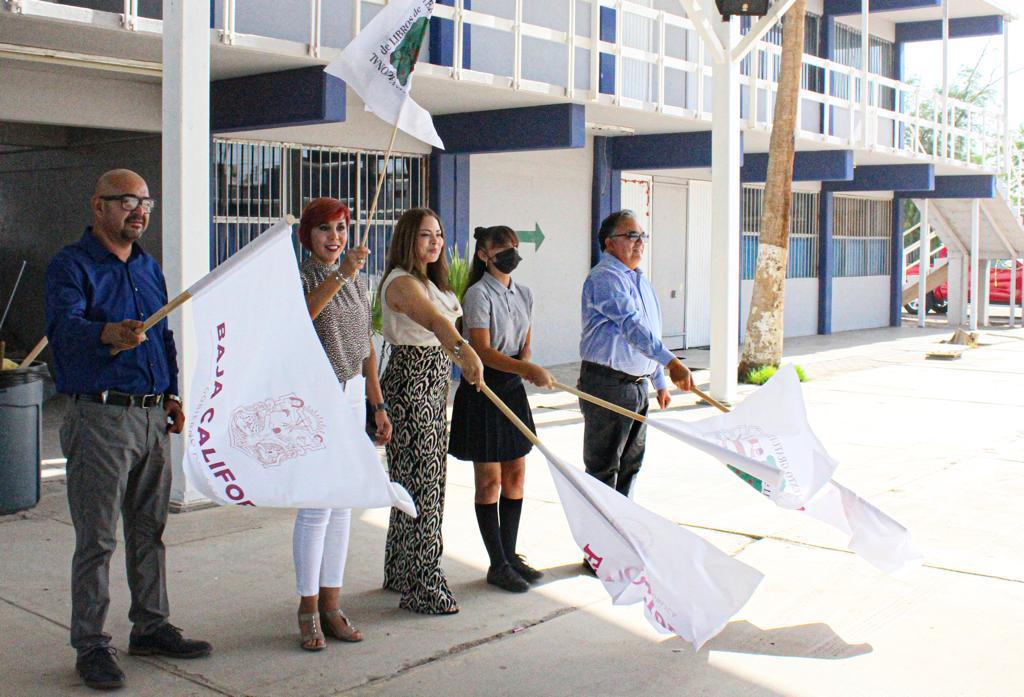 Preside Secretaría de Educación banderazo de salida para la distribución de libros de texto gratuitos en BC