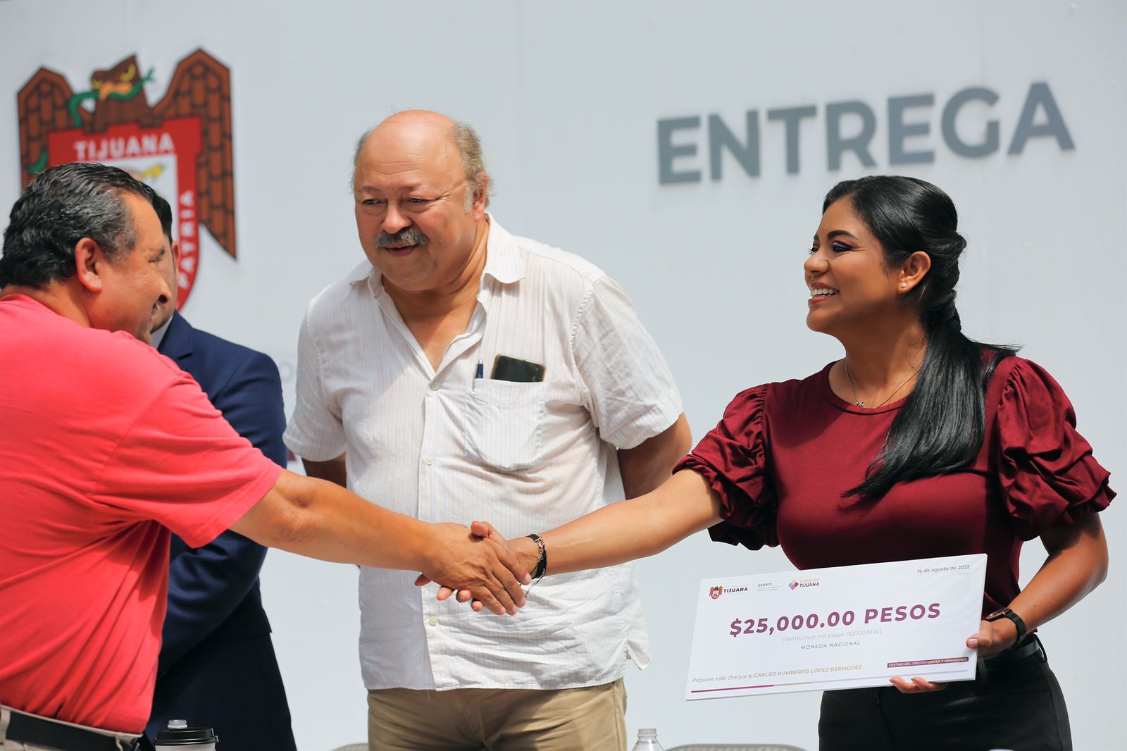 Entrega Montserrat Caballero 93 créditos a emprendedores tijuanenses