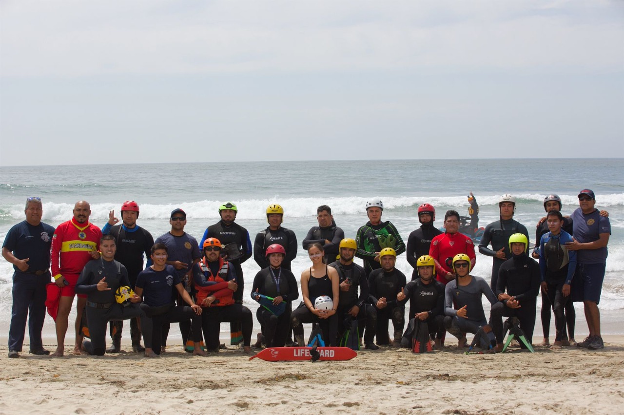 Practican salvavidas nacionales y extranjeros en Playas de Tijuana