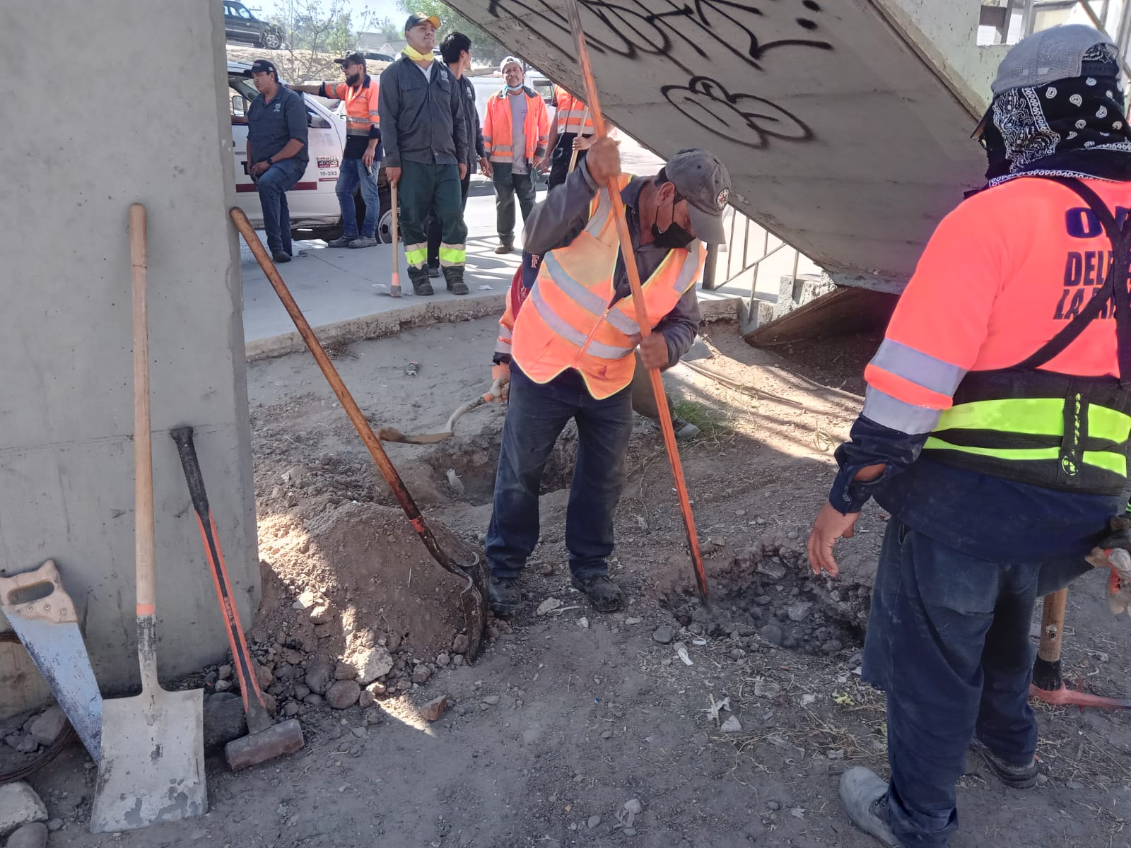 Reparan puente peatonal Margarito Saldaña, en libramiento Rosas Magallón