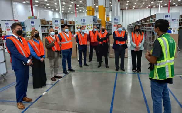 Recorre Secretario Kurt Honold centro de envío de Amazon En Tijuana