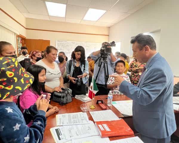 Atiende Secretaría de Educación a familias por falta de maestros en escuelas