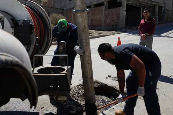 Continúa CESPTE con trabajos de desazolve en pozos de visita