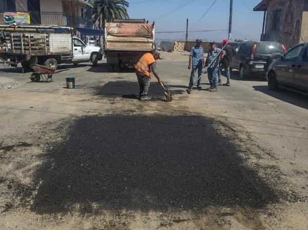 Continúa la atención de CESPT a reportes de bacheo pendiente