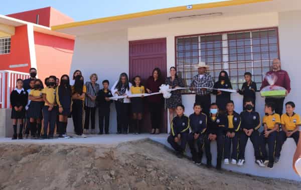 Entrega Secretaría de Educación aulas nuevas y telesecundaria en ciudad misericordia