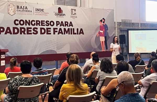 Goza de gran asistencia el congreso para padres de familia de INDE BC