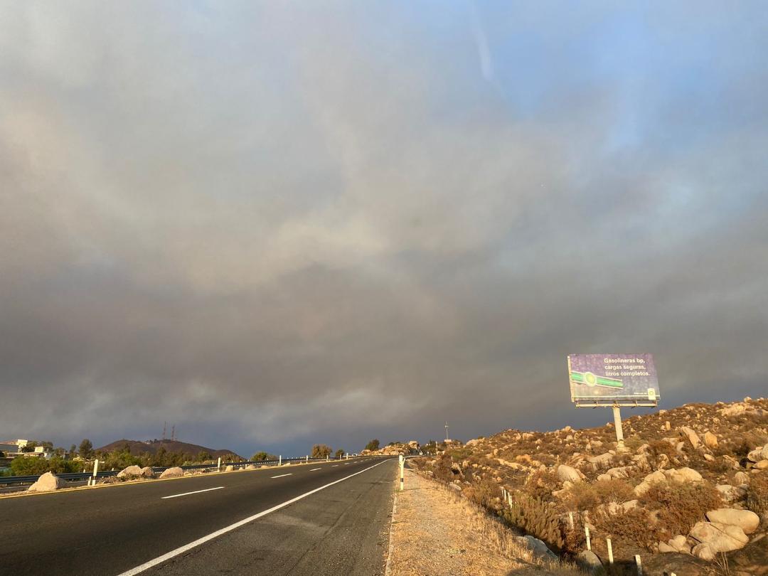 Emite Secretaría de Medio Ambiente recomendaciones ante contaminación atmosférica por incendio cercano a Tecate