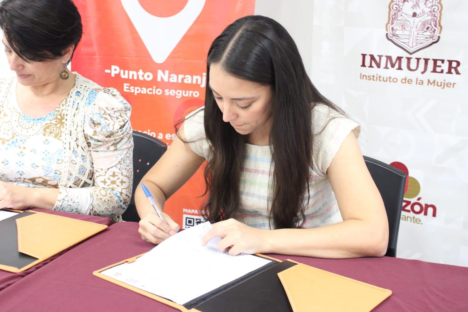 Firma INMUJER BC convenio con diputada Julieta Ramírez