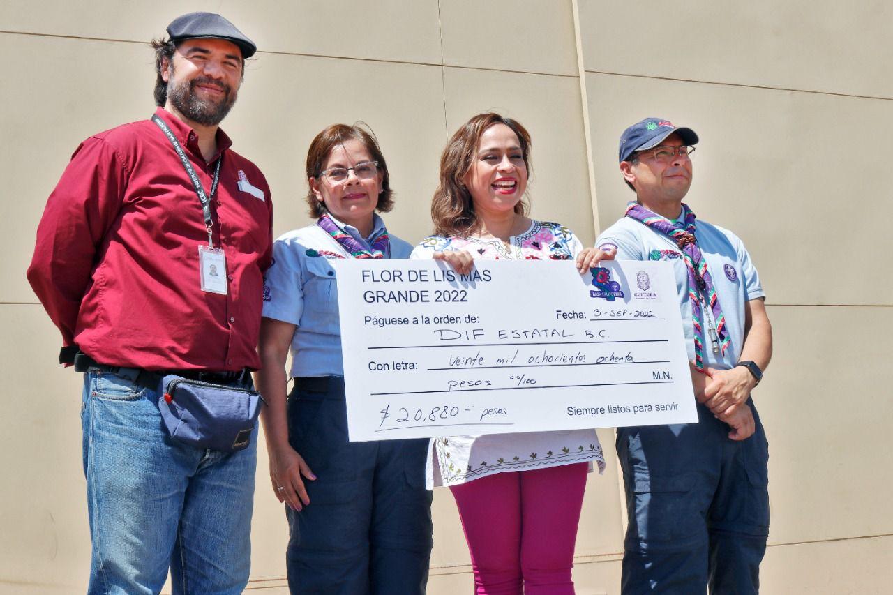 Realizan “La flor de lis más grande del mundo” en CEART Tijuana