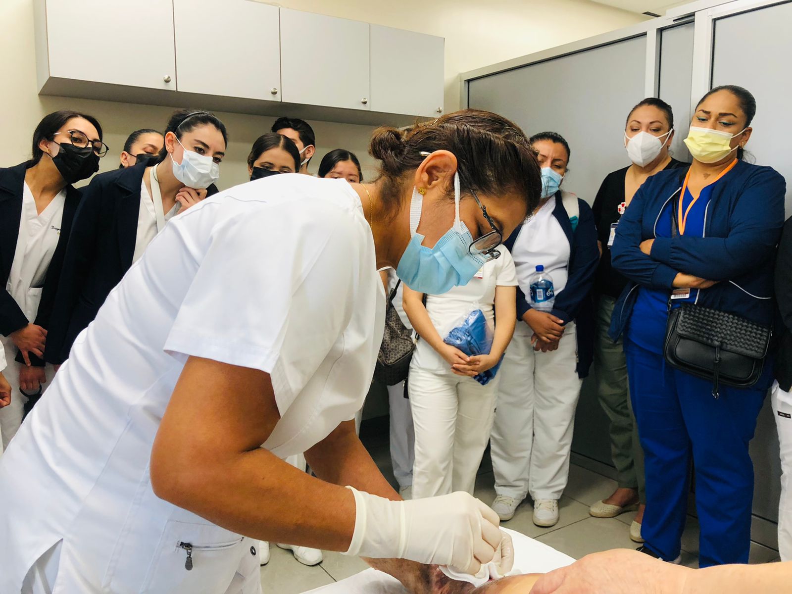 Realizan en HGM curso para el manejo de heridas en pacientes con quemaduras