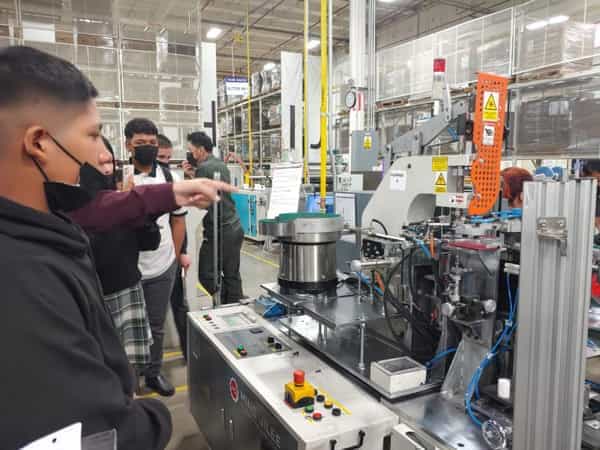 Realizan visita a empresa estudiantes de electromecánica industrial de CONALEP BC