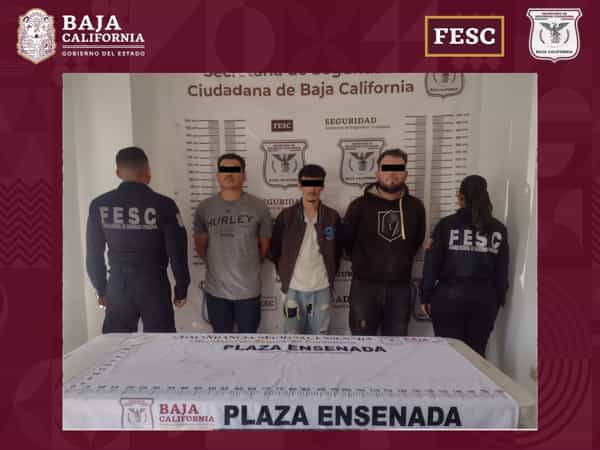 Recuperan agentes de FESC vehículo con reporte de robo y detienen a tres hombres en Ensenada