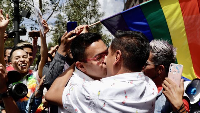 Estado de México aprueba matrimonio igualitario