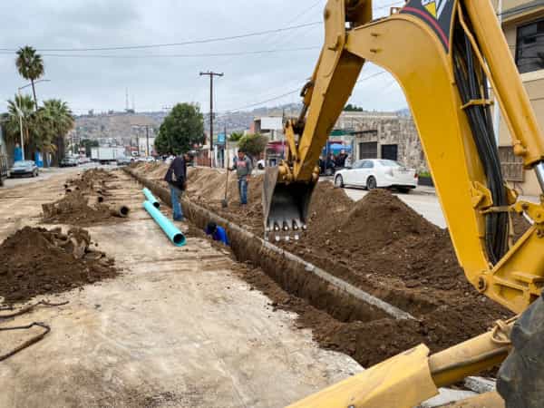 Avanza CESPE en reposición de alcantarillado sanitario