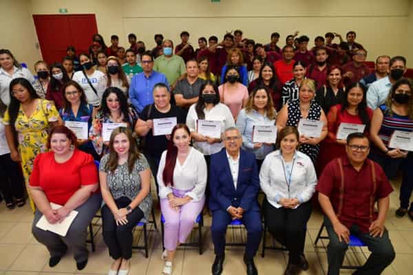 Concluyen “Escuela para la Familia” 4 mil 200 madres y padres de alumnos de CECyTE BC