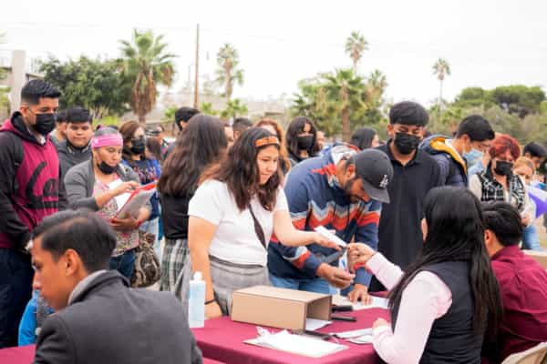 Continúa Instituto de la Juventud con entrega de apoyos económicos a estudiantes de Ensenada