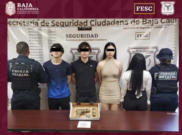 Detiene FESC a 4 jóvenes que viajaban con arma de fuego