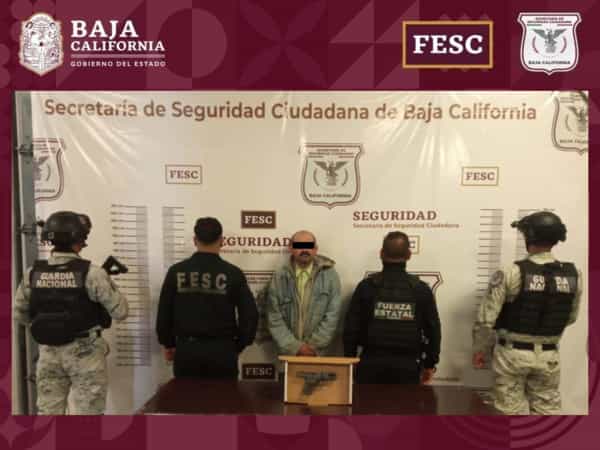 Detienen FESC y SEDENA a hombre armado con vehículo con reporte de robo