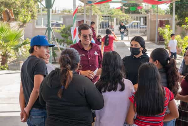 Entrega Juventud BC becas a jóvenes estudiantes de San Quintín