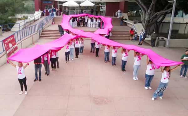 Forman Lazo Rosa en Hospital General de Tijuana para crear conciencia sobre la detección oportuna de cáncer