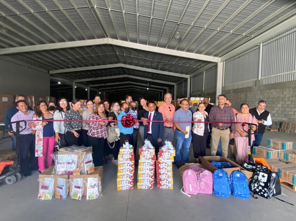 Entrega Secretaría de Educación útiles escolares, uniformes y zapatos deportivos a alumnas y alumnos de educación básica de Tijuana