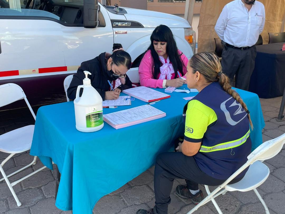 Realizan pruebas de detección oportuna de cáncer a mujeres de la industria