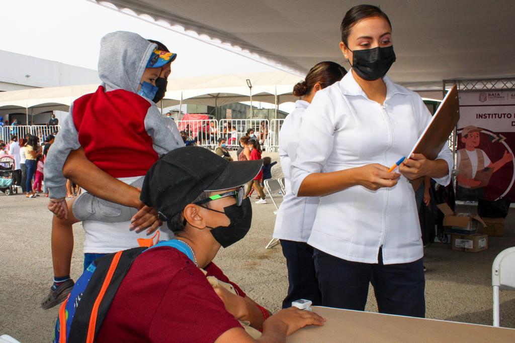 Atiende secretaría de salud a población migrante que llega a la Zona Costa de Baja California