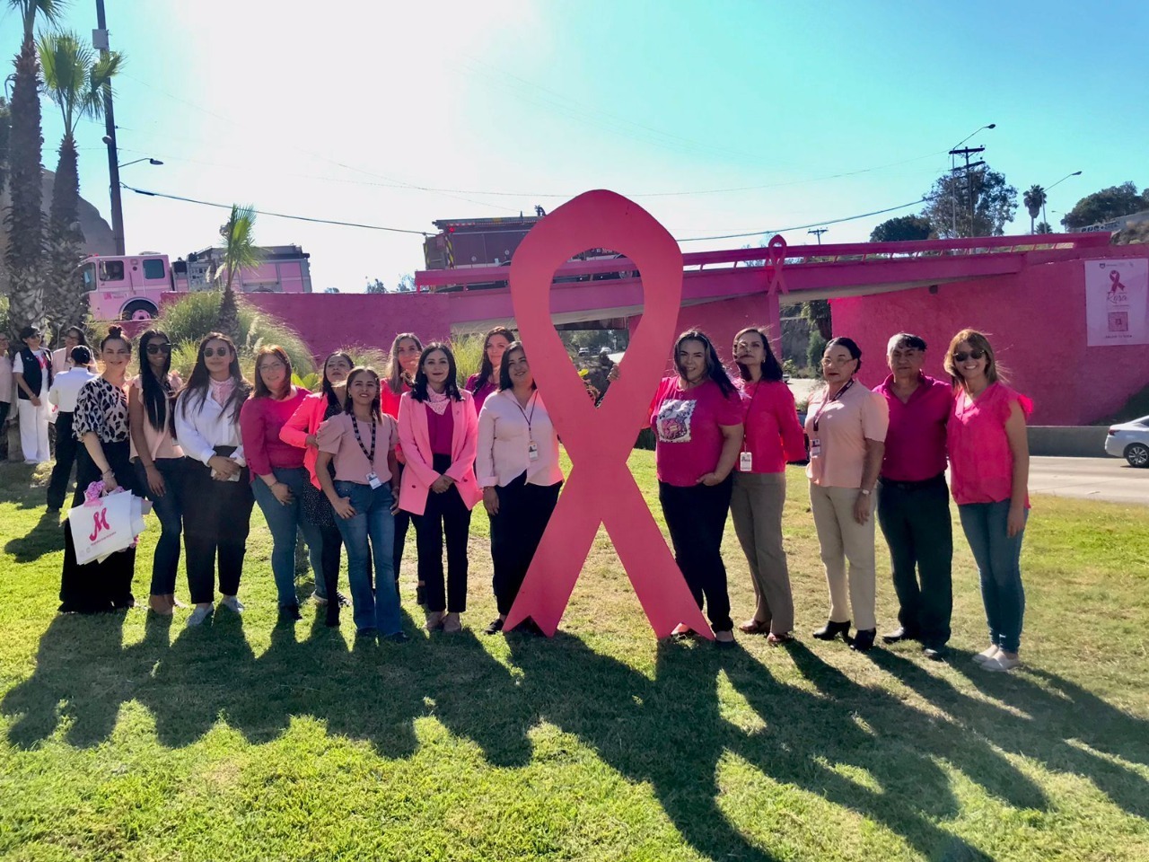 Transforma Ayuntamiento de Tijuana “Puente Rosa” en el mirador con códigos QR para prevenir el cáncer de mama