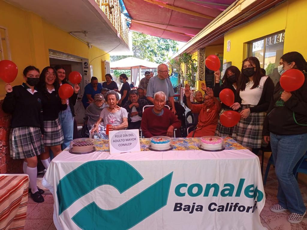 Visitan “Jóvenes por la paz” de CONALEP plantel Tijuana I casa para adultos mayores