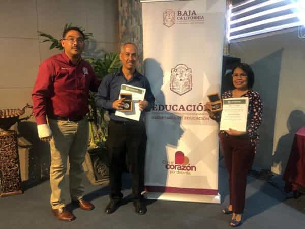 Reconocen a docentes de COBACH BC por su compromiso con la práctica educativa