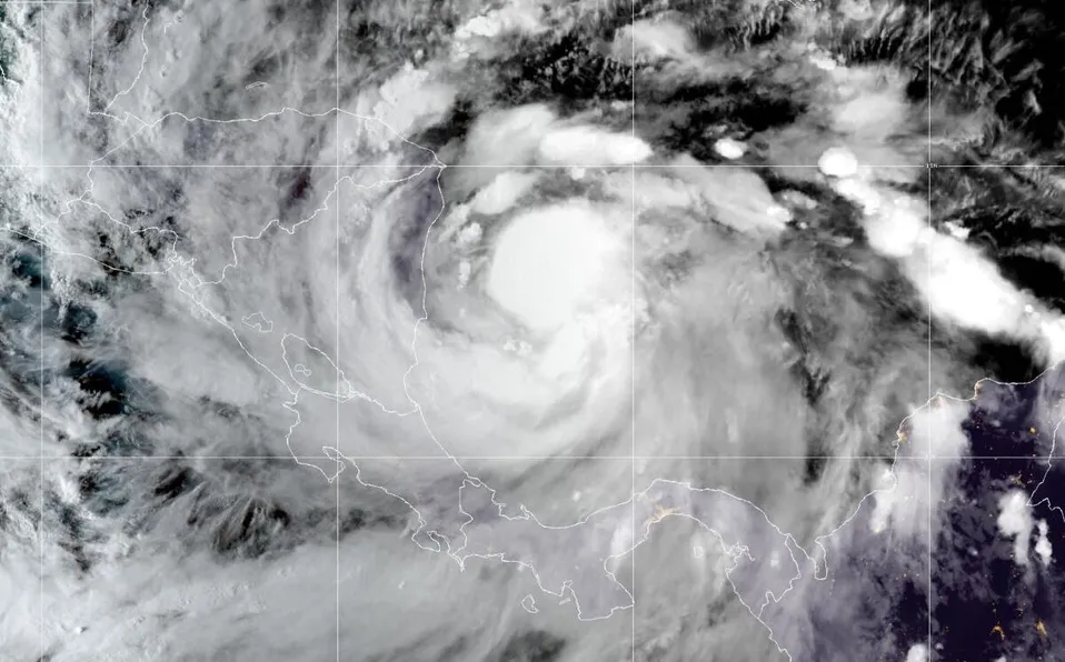 Tormenta ‘Julia’ se intensifica a huracán categoría 1