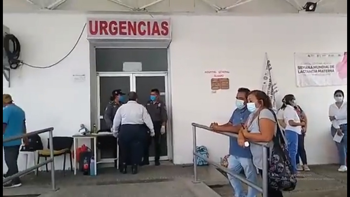 Veracruz: 28 alumnos de secundaria son hospitalizados tras intoxicarse en su escuela