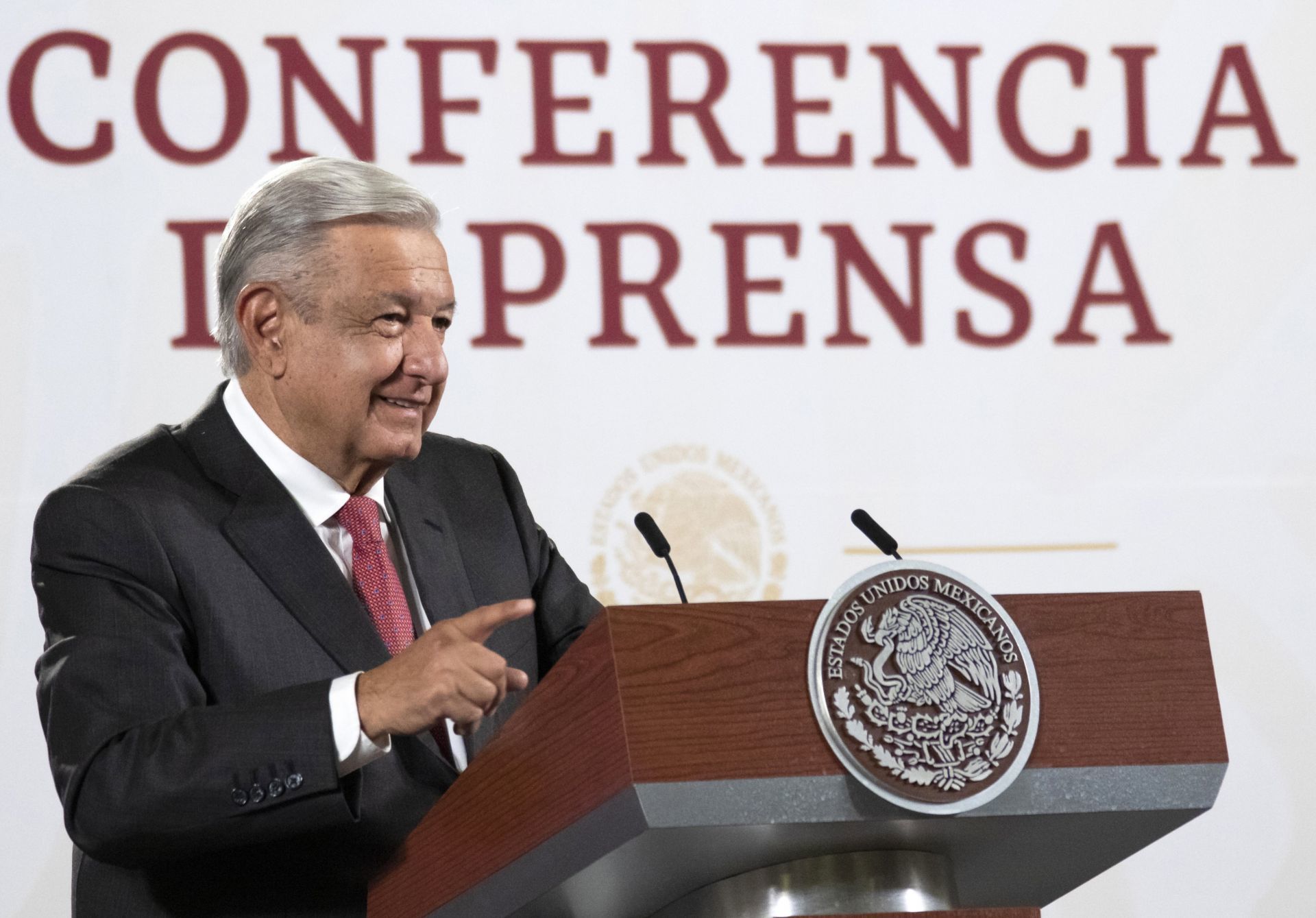 AMLO ironiza en relación a su marcha: “Son muchos acarreados porque están muy contentos”