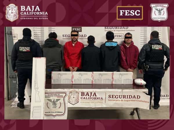 Detiene FESC a tres adultos y dos menores con armas de fuego y metanfetamina