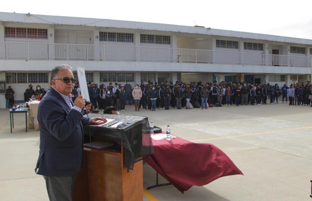 Inaugura Secretaría de Educación aula de medios y entrega apoyos educativos