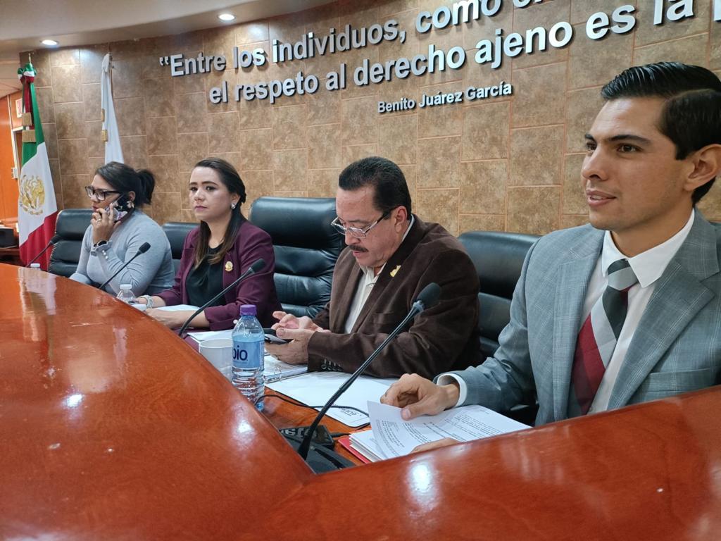 Exhorta diputado Román Cota a los ayuntamientos a modificar reglamentos para estacionamientos de paga.