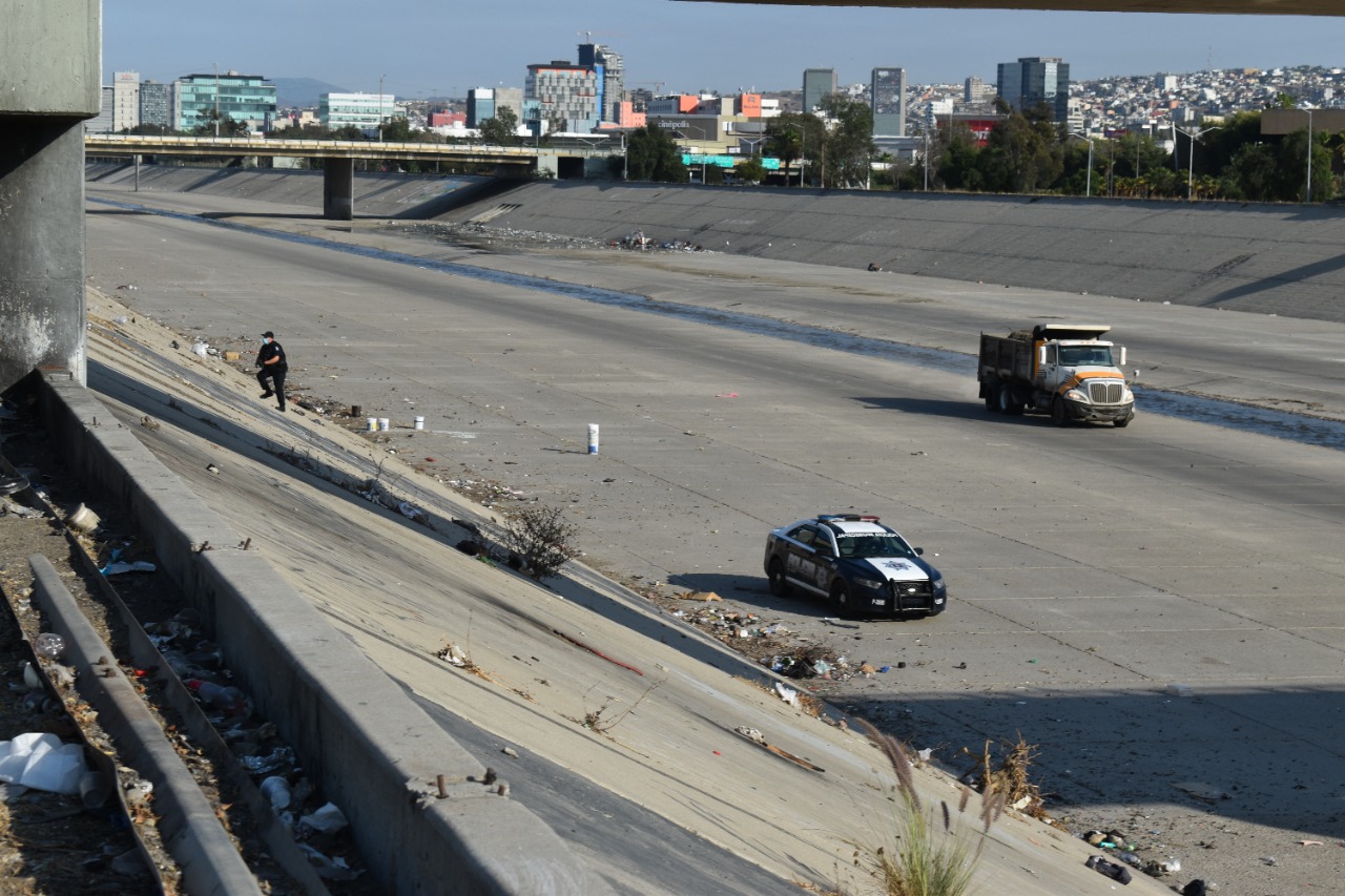 Policía Municipal detuvo a narcomenudista y arrestó a 26 personas por faltas administrativas en la canalización del Río Tijuana