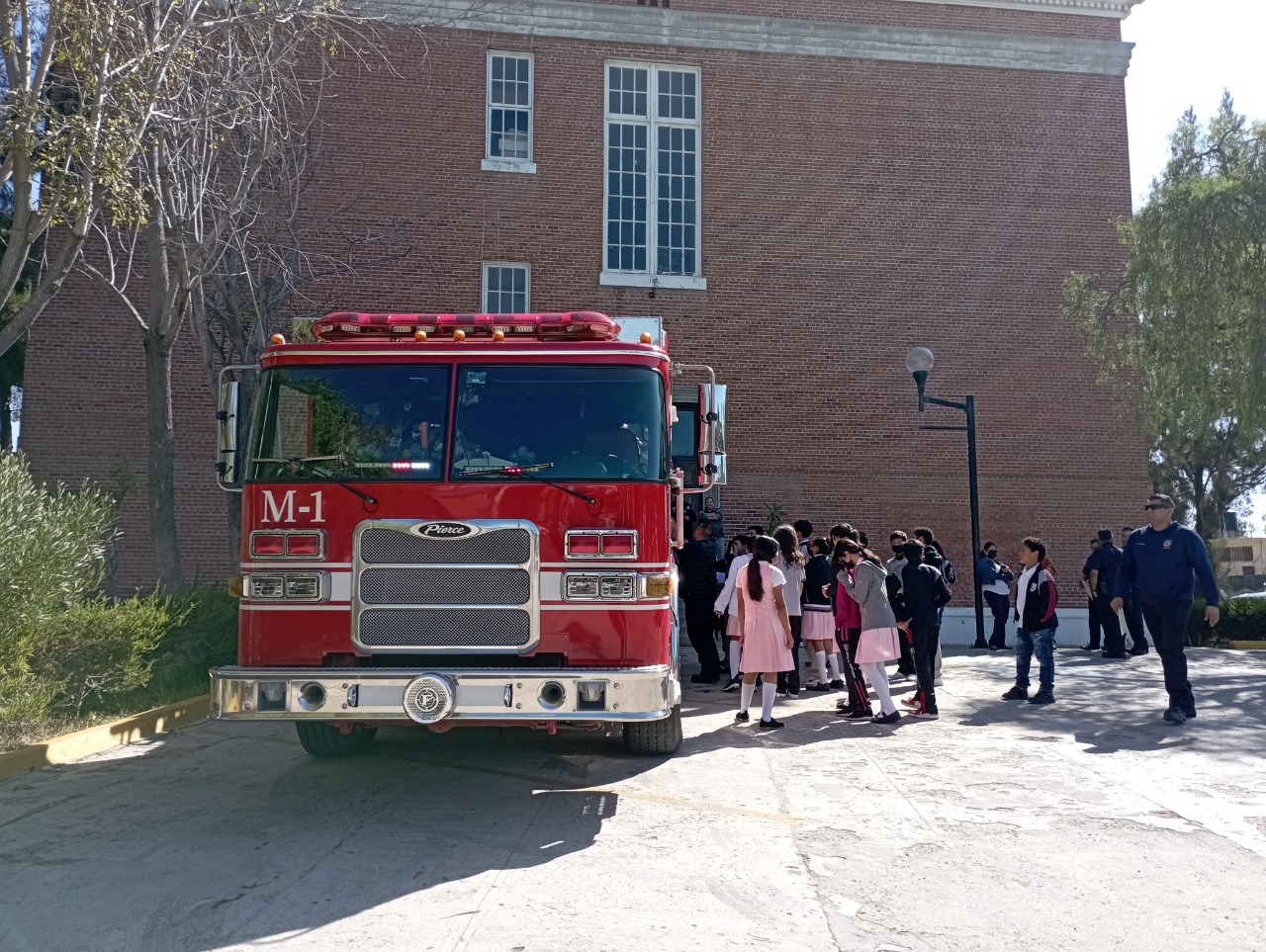 IMAC y bomberos ofrecen capacitación a estudiantes de secundaria