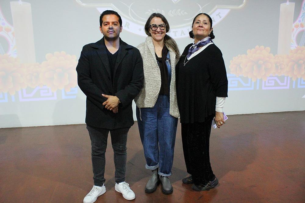 Participan estudiantes en tradicional Concurso de Altar de Muertos UDCI