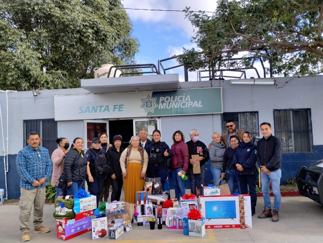 Ciudadanos retoman colecta de regalos para posada de policías en Santa Fe