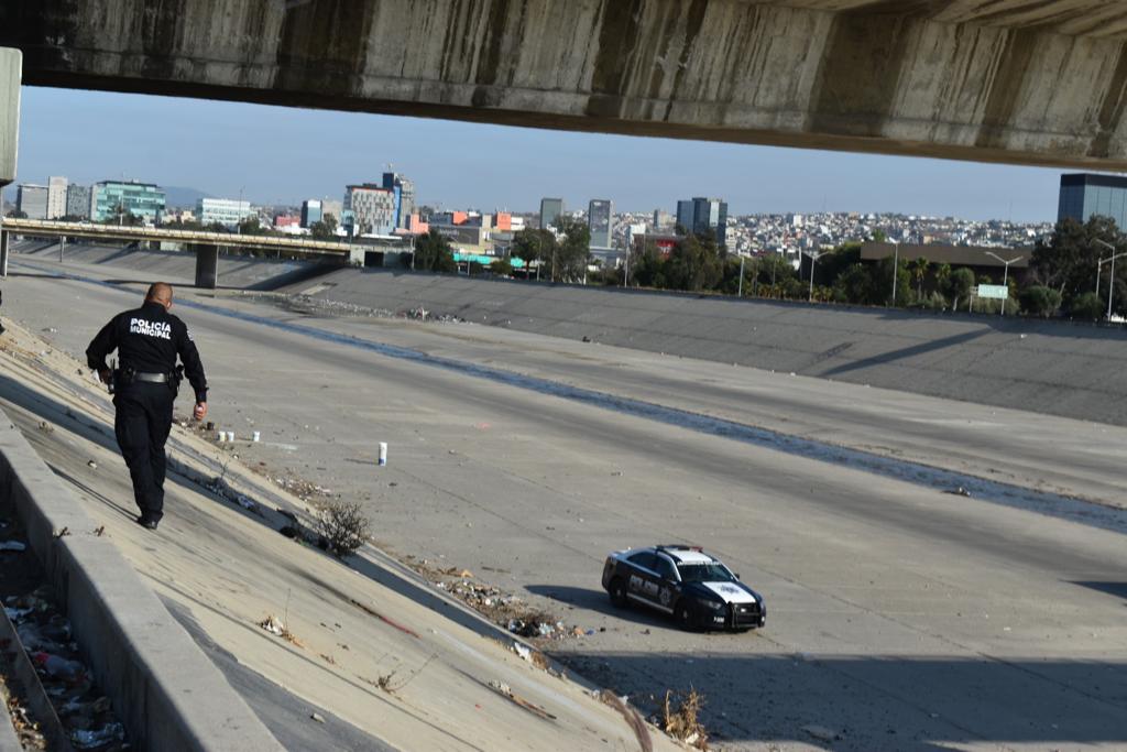 Policía Municipal de Tijuana arrestó a 76 personas por faltas administrativas durante operativo en canalización