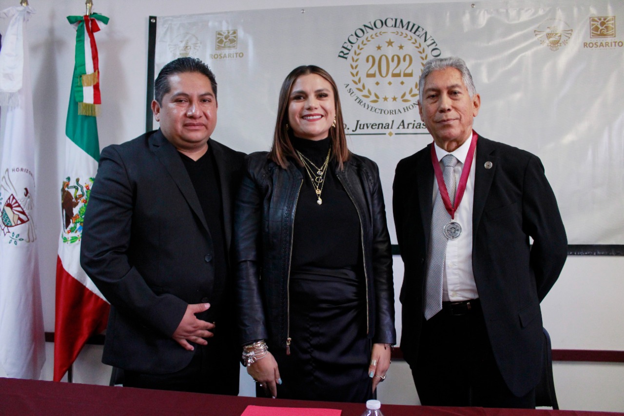 Reconoce Gobierno de Rosarito trayectoria honorífica del Mtro Juvenal Arias Pérez