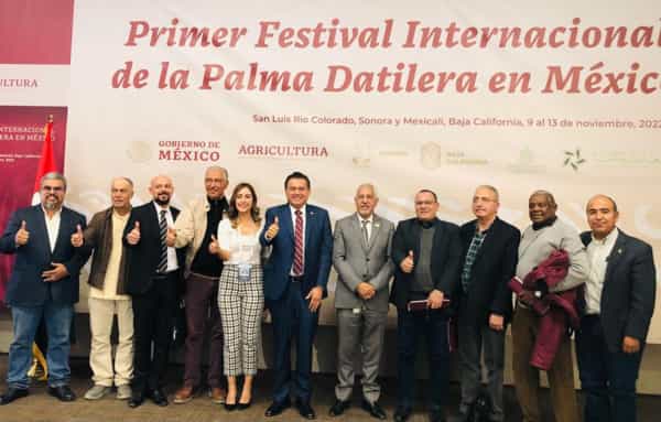 Recibe Secretario del Campo a comitiva y asistentes del Festival Internacional de Palma Datilera