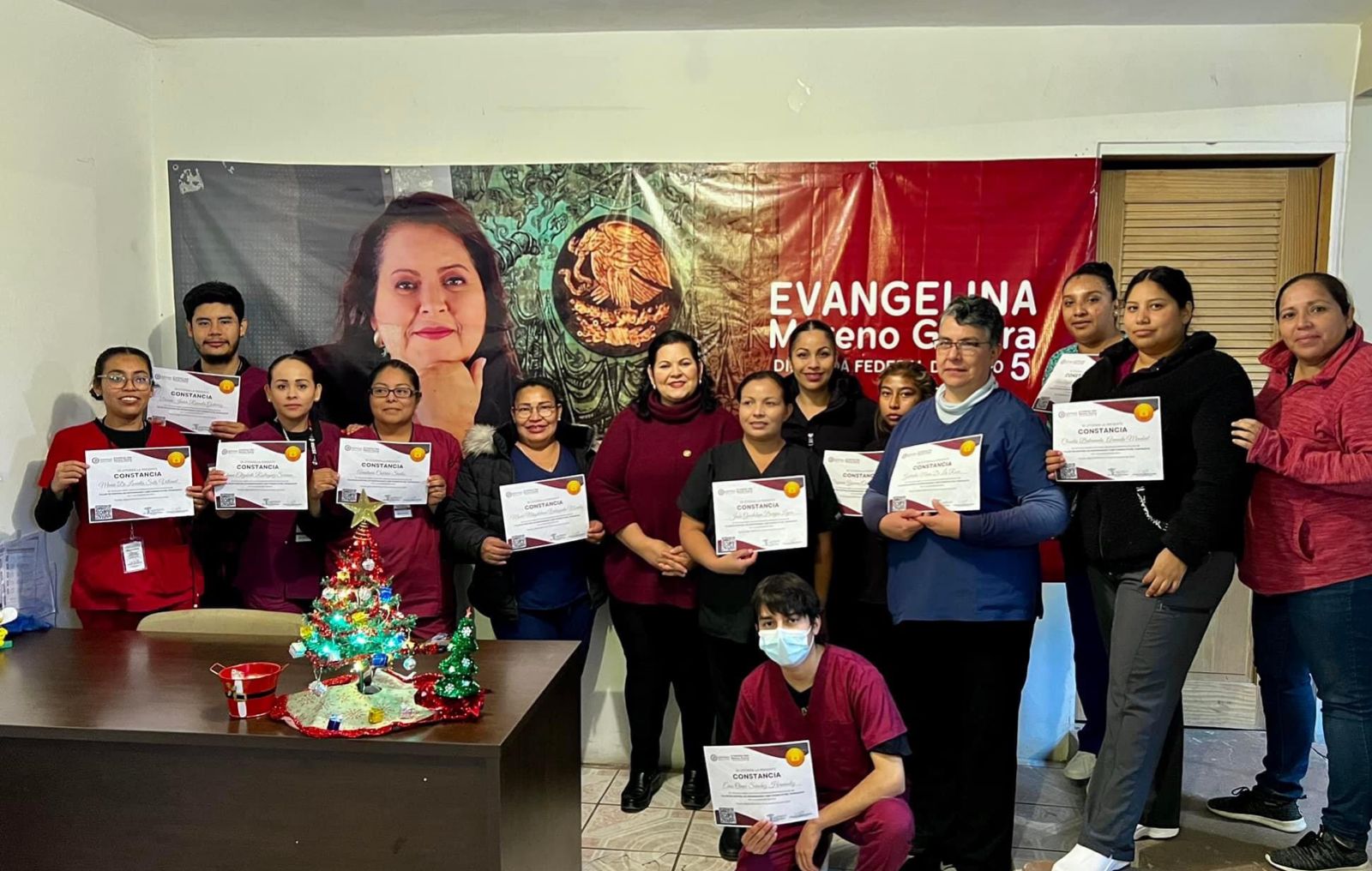 Evangelina Moreno reconoce el esfuerzo de los alumnos de enfermería