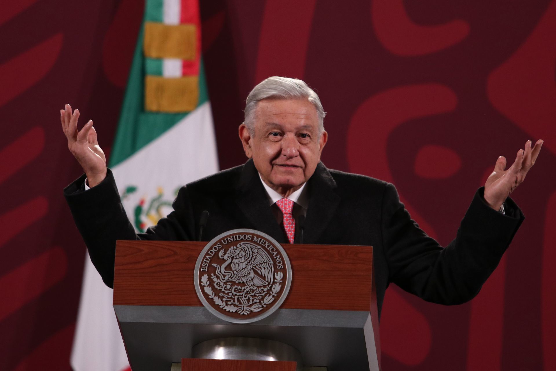 AMLO negó apoyo a Fox para subir el IVA y “hacer más grande el pastel”